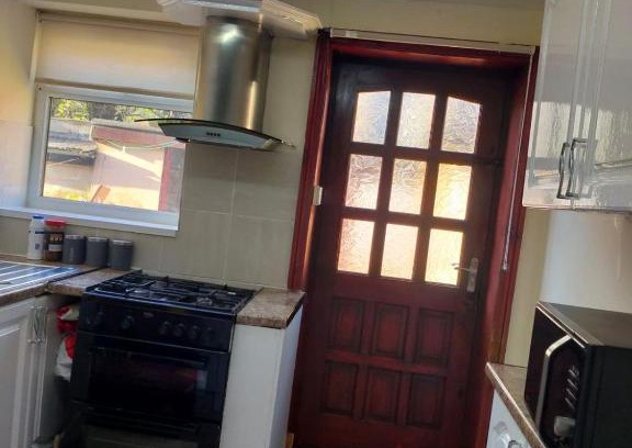 Bradford House | Paradise Apartment- Female Only