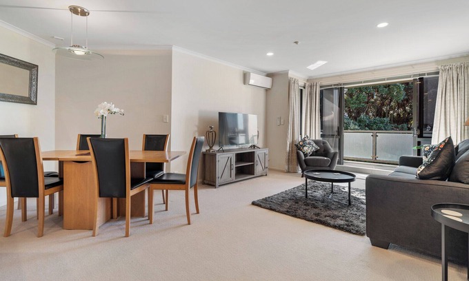 Mount Maunganui Cottage | Paradise at The Paramount - Mt Maunganui Apartment