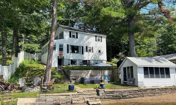 Union House | Paradise awaits on Shaws Pond conveniently located in the Lakes Region.