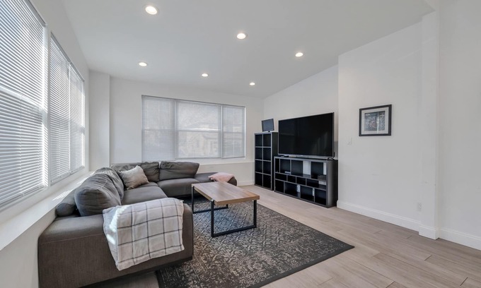 Long Beach House | Paradise Cove