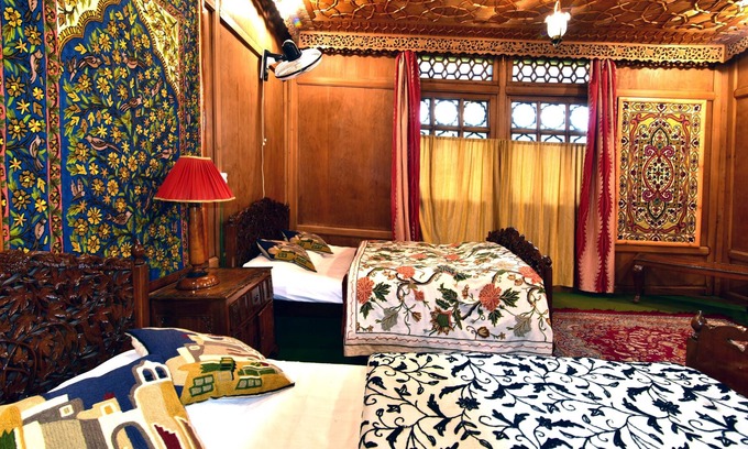 Sudarbal Boat Rental | 'Paradise Found' - Get away from it all Houseboat