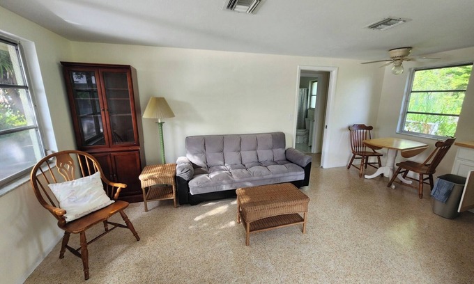 Englewood Apartment | Paradise in the heart of Old Englewood Village