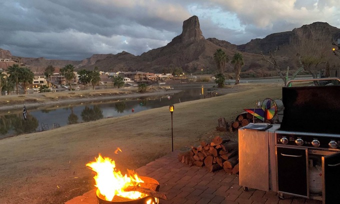 Parker Dam House | Paradise Lagoon in River Lodge Resort
