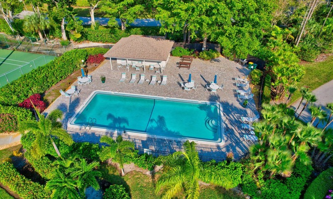 Kings Lake Condo | Paradise on the Lake: Kings Lakes of Naples, Florida