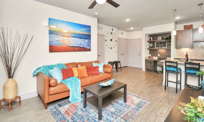 Spring Branch East Apartment | ✵Paradise Parkway✵| Home ⮕ Galleria w/ Pool-Gym