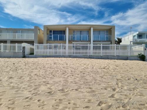 Gordons Bay Central House | Paradise Tide - 4 Bedroom Beachfront home with Private Pool