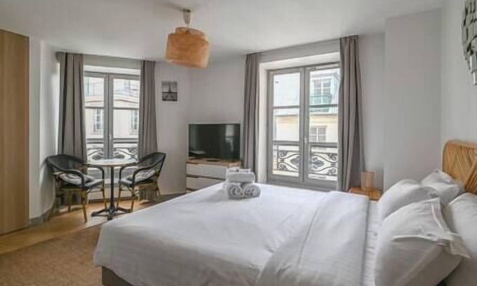 Gaillon Apartment | Paris, Opéra 4.So parisian Apartment