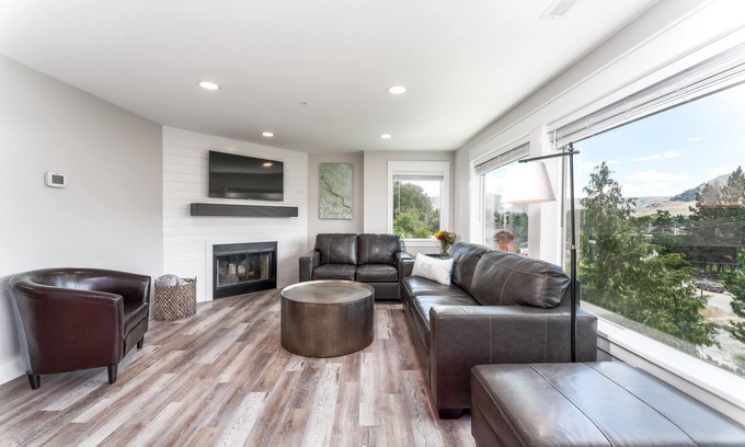 Chelan Condo | Park Pointe A201 - Community Pool/Hot tub