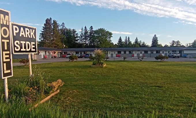 Otonabee-South Monaghan Hotel | Park Side Motel