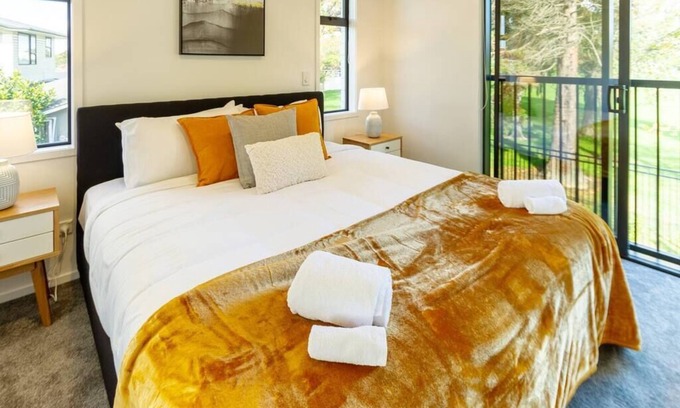 Upper Riccarton House | Park Views 1 Bed 1 Bath w/Carpark & Office Space