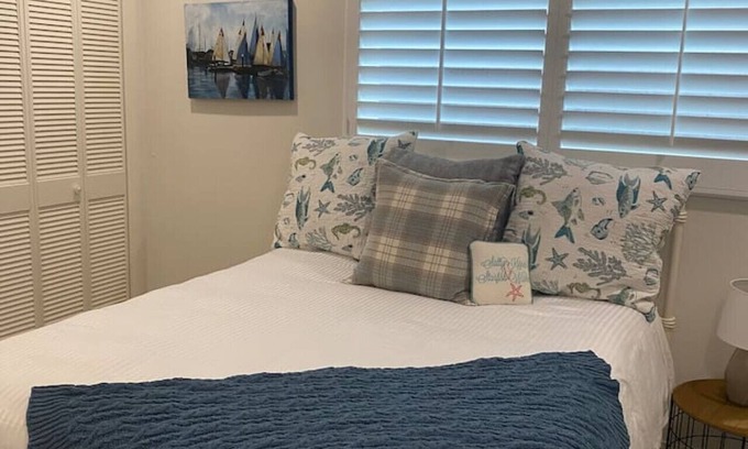 El Porto Apartment | Parking, A/C, W/D, 15min to LAX and Remodeled