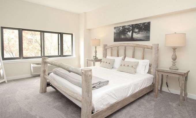 Society Hill Apartment | Parks & Rec - Society Hill, Center City