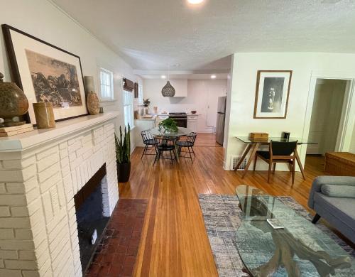 Manito House | Parkside Bungalow steps away from Manito Park