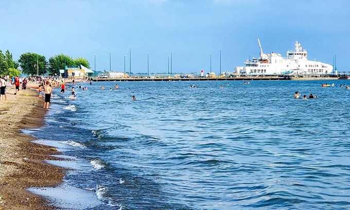 Leamington Apartment | Parkside Flat #5 - Seacliff Beach Suites