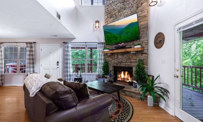 Knoxville Cabin | Parkway Getaway in Pigeon Forge