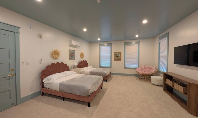 Goshen Bed & Breakfast | Parkway House Goshen Bed & Breakfast-Suite #1 - Boutique Style Family Friendly