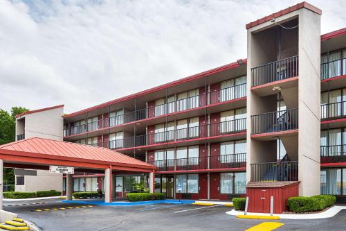 New Castle Hotel | Parkway Inn of Birmingham