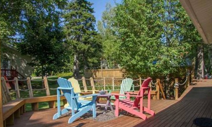 The Bluff Cottage | Parlee Beach Vacation Home on the Bluff 5 minutes from the Beach