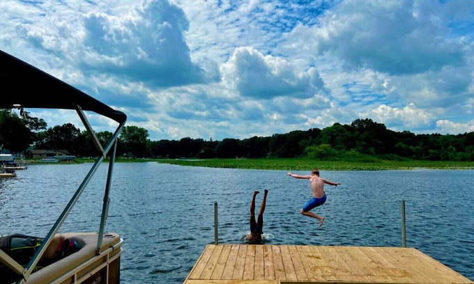 La Porte House | `Party on Pine` Pontoon & HotTub