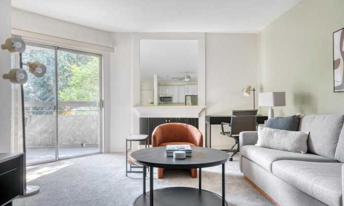 Pasadena Apartment | Pasadena 1BR w gym pool nr Colorado Ave LAX-861