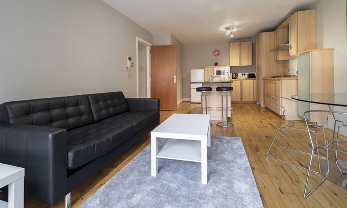 Belfast Central District Apartment | Pass the Keys | Amazing City Centre Apt w Balcony Free Parking