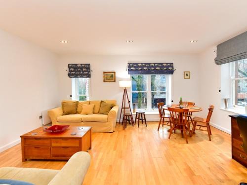 Pontcanna Apartment | Pass the Keys Bright Perfectly Located