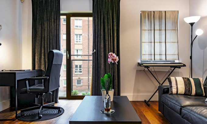 Cathedral Quarter Apartment | Pass the Keys | Cathedral Quarter | City Centre | Walk Everywhere