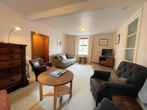 Castle Douglas House | Pass the Keys Charming Cosy Traditional Scottish Cottage