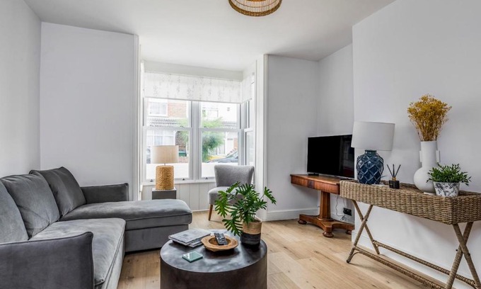 Felpham House | Pass the Keys Delightful 2 Bed House a Stones Throw From Beach