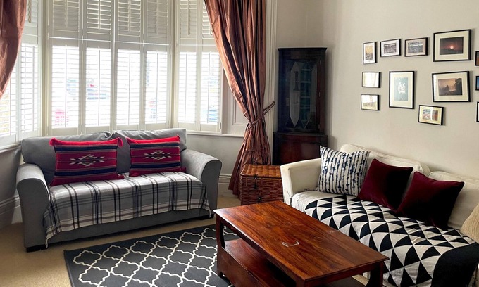 Ealing Broadway Apartment | Pass the Keys | Lovely 2BR Flat with Garden & Private Parking