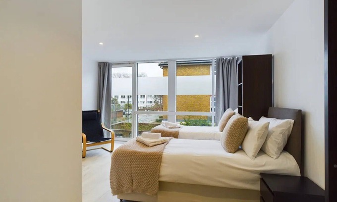 Weavers Apartment | Pass the Keys | Modern 4Bed 3Bath Balcony Apartment in Shoreditch