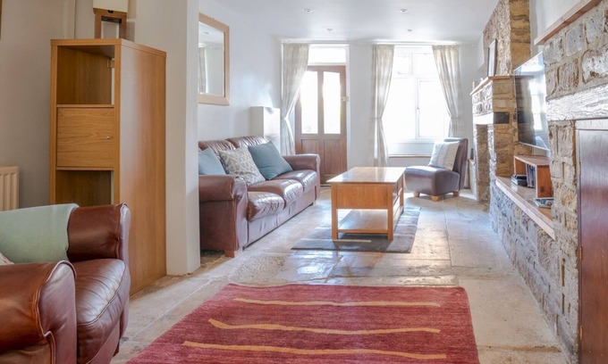 Stratton House | Pass the Keys | Quarry Cottage Courtyard Garden