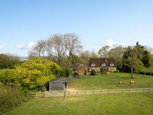 Radnage House | Pass the Keys Quintessential Chilterns Hideaway