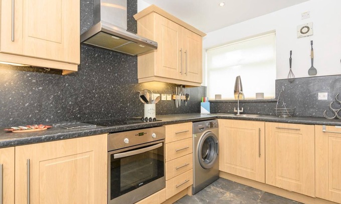 Roundhay Apartment | Pass the Keys | Roundhay Retreat-Family Home next to Roundhay Park