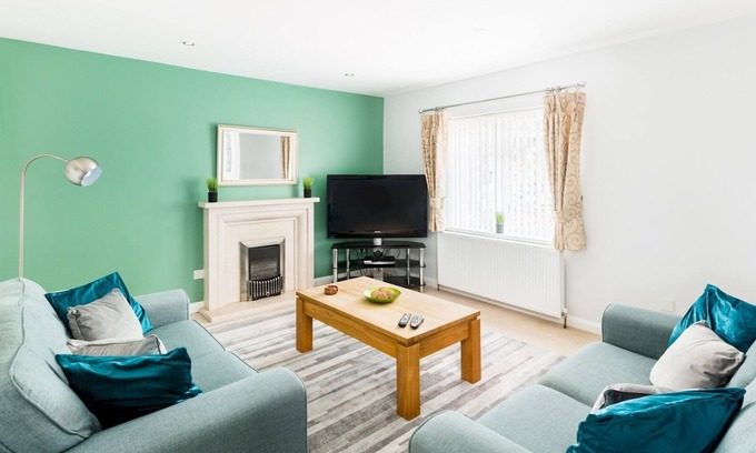 Leamington Spa House | Pass the Keys | Self Contained 2 Bed with Parking Leamington Spa