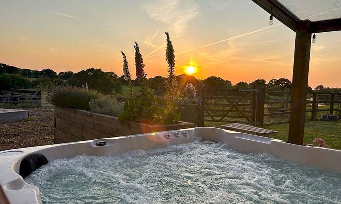 Warmingham House | Pass the Keys | Stunning Cheshire Barn with HotTub