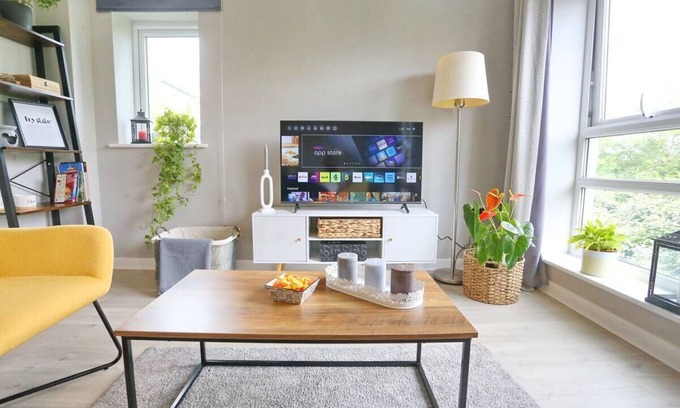Manchester Apartment | Pass the Keys | Stylish Flat With Parking Close To Coop Arena
