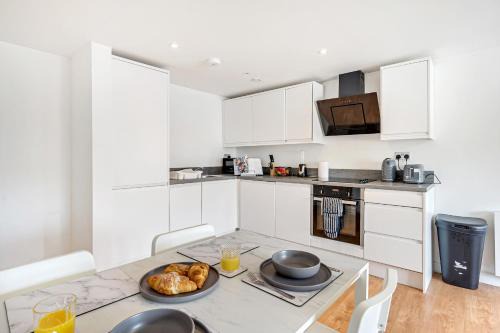 Trafford Apartment | Pass The Keys Stylish 2 Bedroom Apartment on Altrincham High Street