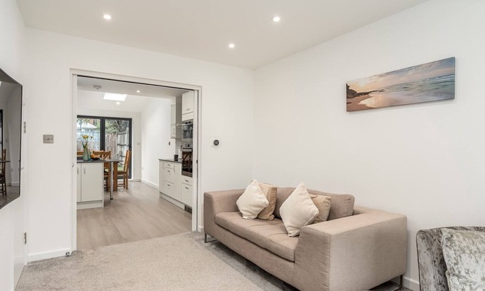 High Wycombe RV Rental | Pass the Keys | Wycombe and Handy Cross Townhouse