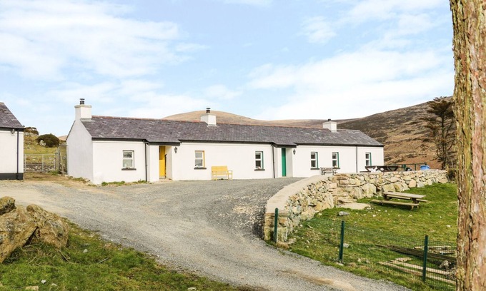 Rostrevor Cottage | PAT WHITE'S COTTAGE, pet friendly, with open fire in Rostrevor