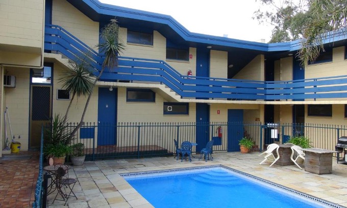 Kew Hotel | Pathfinder Motel
