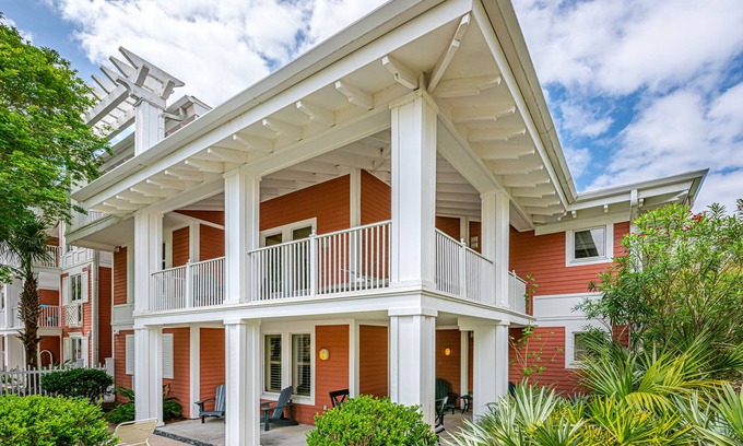 Baytowne Wharf Condo | Patio ~ Fully Equipped Kitchen ~ Community Pool ~ Fitness Center