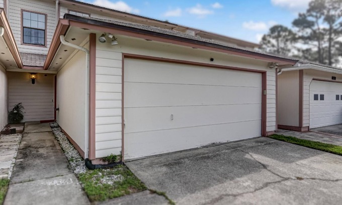 Southside House | Patio Paradise 2BR Retreat 3BA Yard +Garage