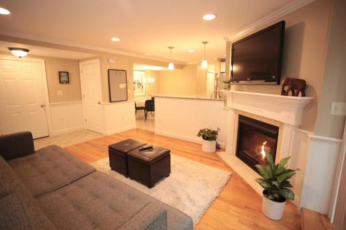 Melrose Apartment | Peaceful 2BR near US Route 1 and Boston