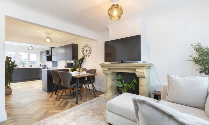 Montpellier House | Peaceful 3-Bed Home in Tivoli