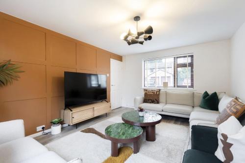 Cheltenham House | Peaceful 5-Bed Detached Home