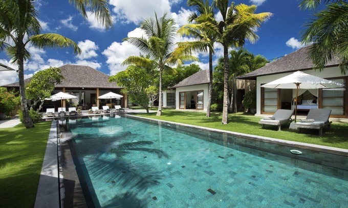 Dyanapura Villa | Peaceful, 7BR Villa for Group in Seminyak Area
