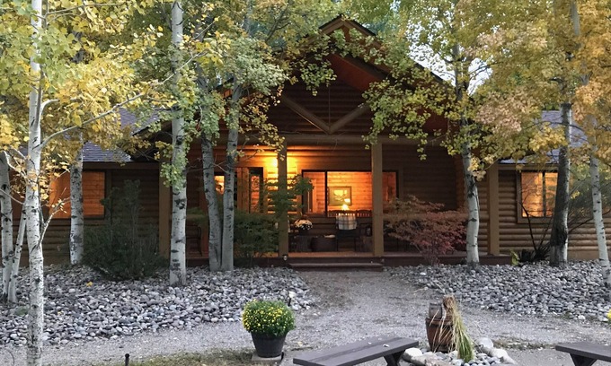 Rigby House | Peaceful & Beautiful Idaho Log Lodge w/Activities