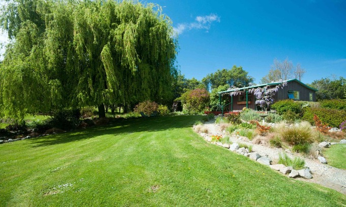 Ruby Bay House | Peaceful Comfortable Cottage in Beautifully Landscaped Garden