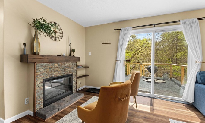 Orange Prairie Cottage | Peaceful Cottage in the Woods w/City Convenience